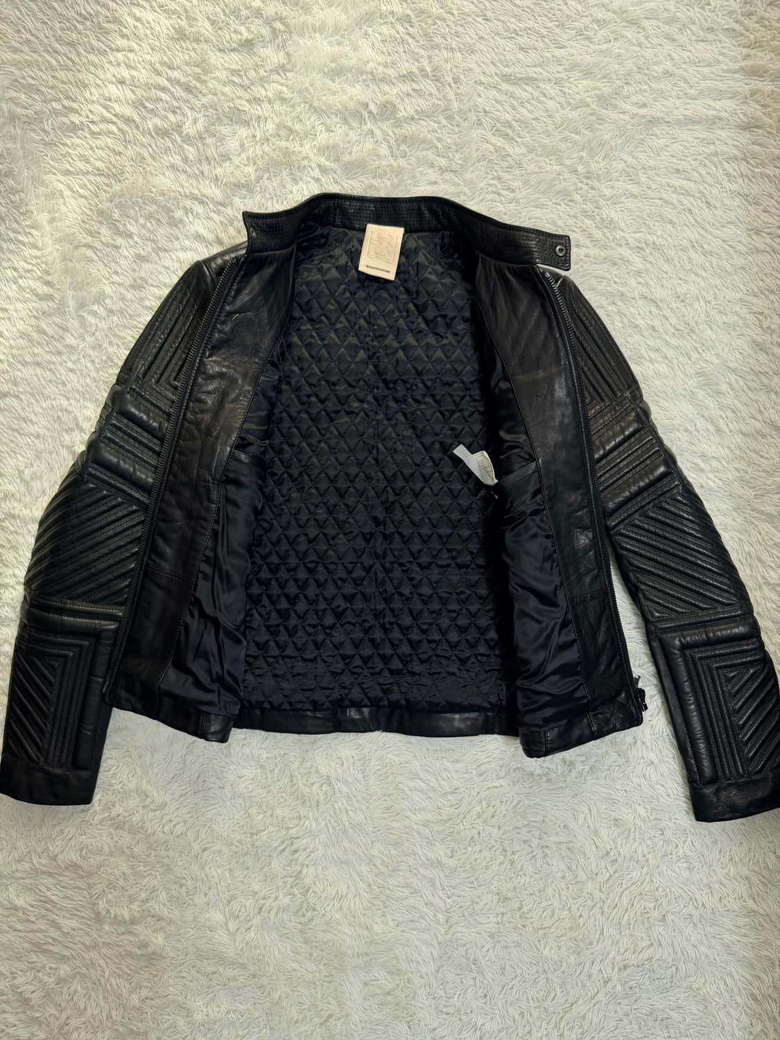 WOOYOUNGMI 솔리드옴므 기하학 입체 퀼팅 램스킨 레더 자켓 상품이미지10