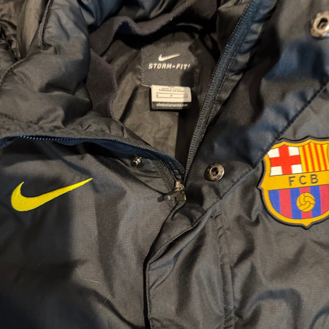 Nike x 바르셀로나 스쿼드 미디엄 필드 패딩 자켓 상품이미지3