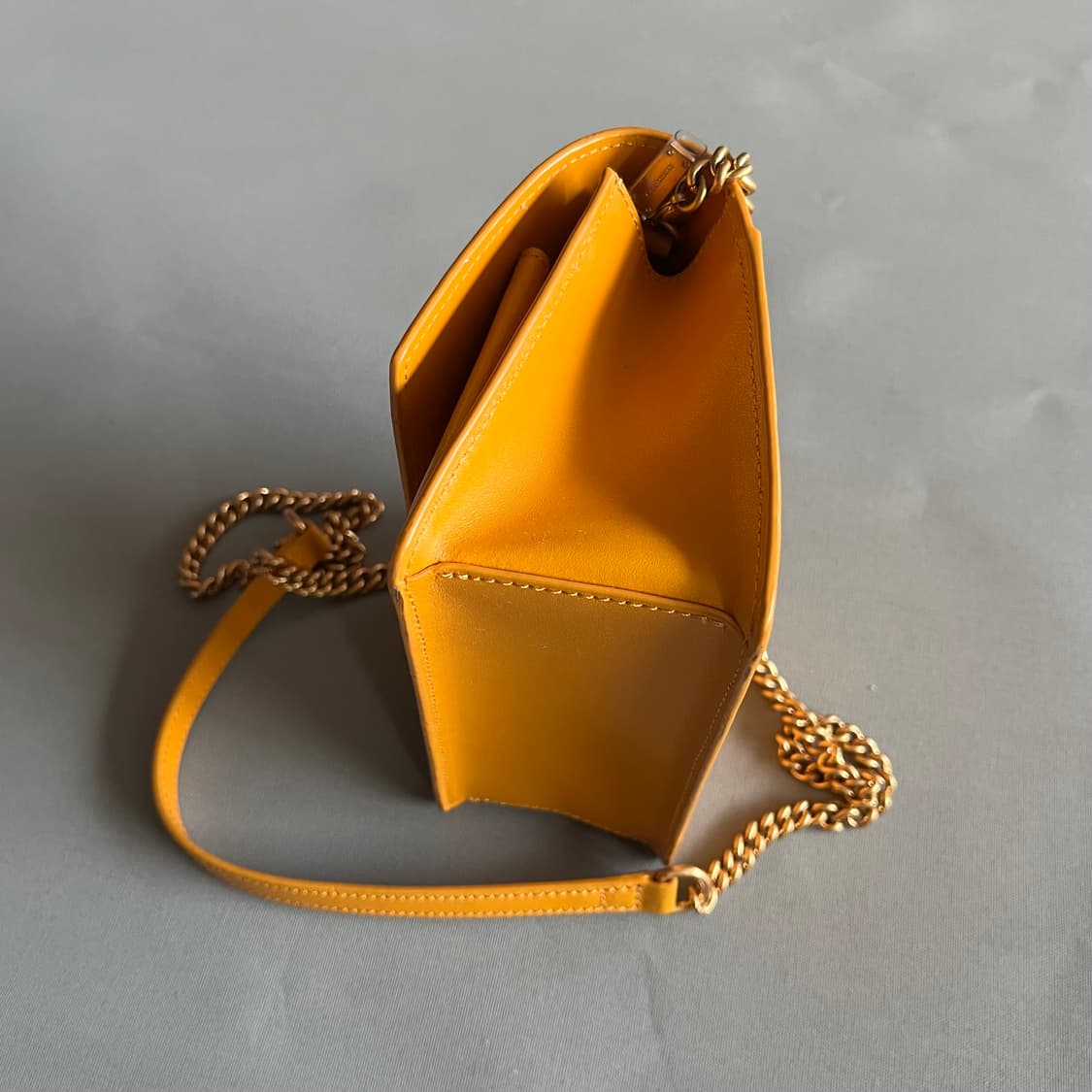 쿠론 벨 미니 크로스백 상품이미지2