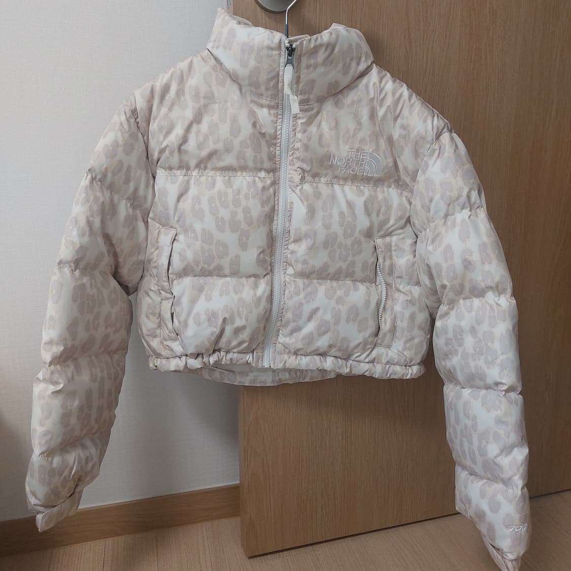 노스페이스 갸루 호피 크롭 패딩 실버그레이 상품이미지3