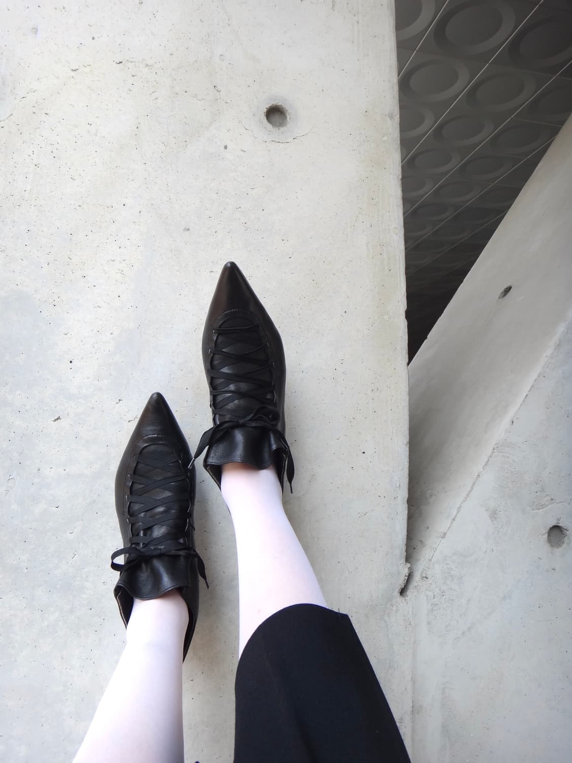 Point toe ankle strap shoes / black 상품이미지1