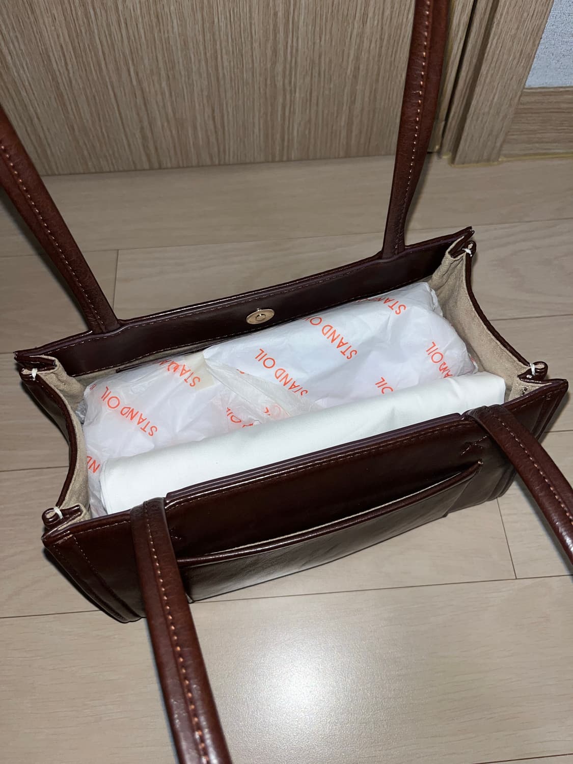 레드벨벳 예리 착용 스탠드오일 오블롱백 티니-마론 oblong bag t 상품이미지8