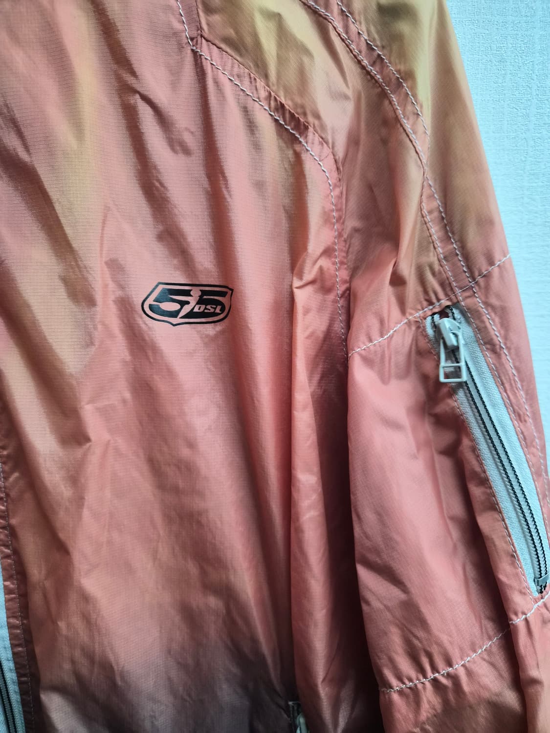 XL) 55DSL 디젤 그라데이션 점퍼 팝니다 상품이미지3