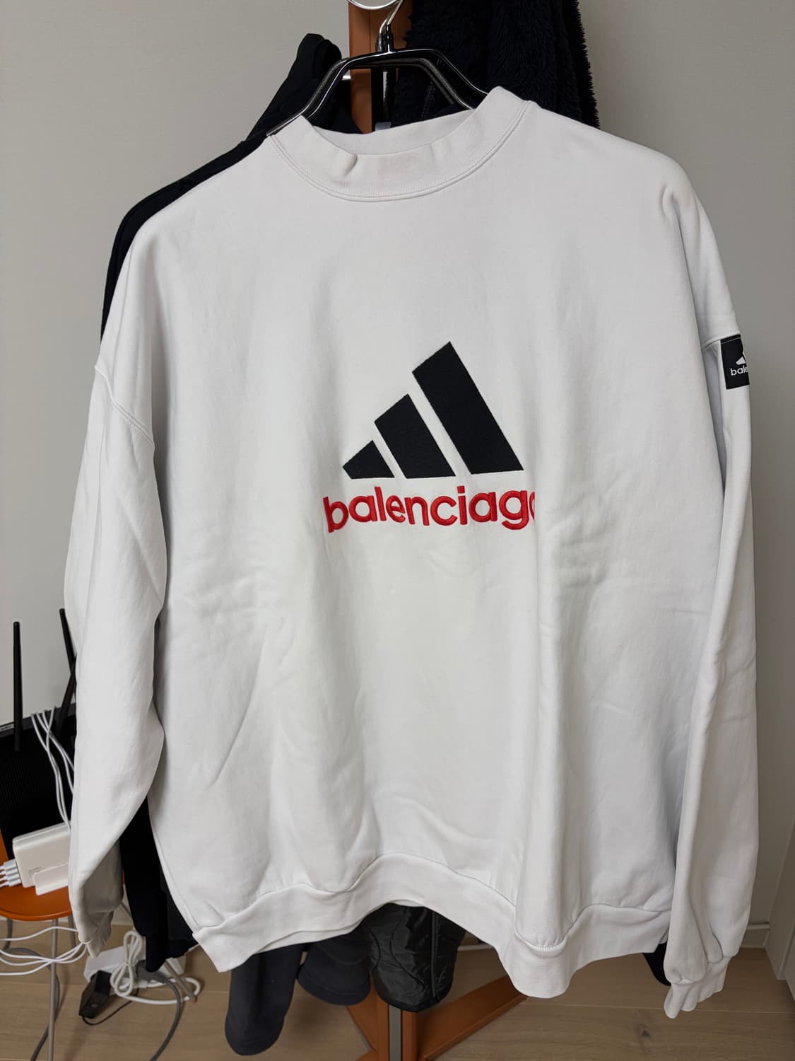 발렌시아가 아디다스 맨투맨 상품이미지1