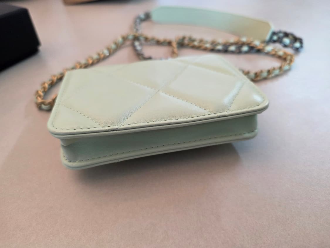 정품 샤넬 19 미니백 상품이미지3