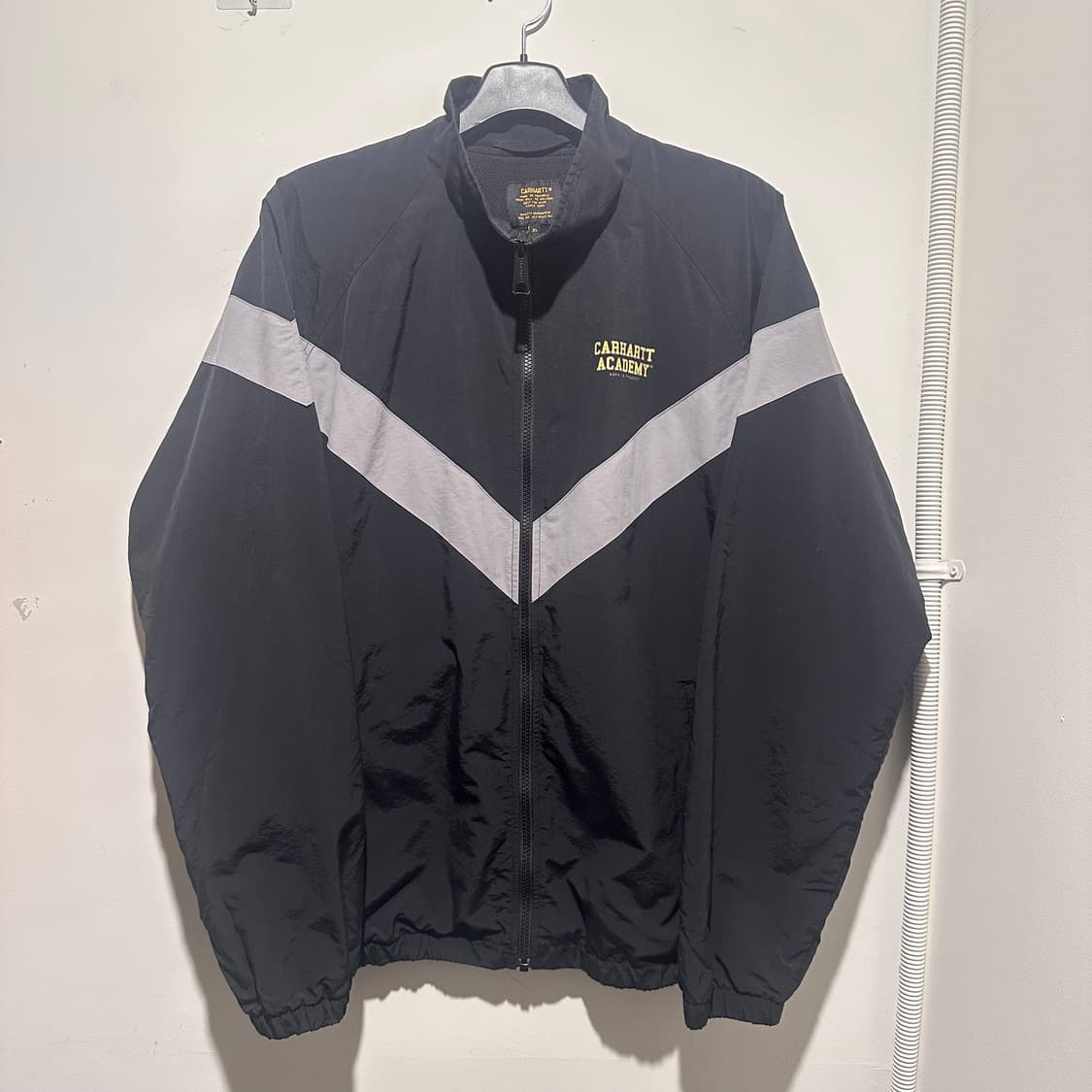 칼하트 블랙/화이트 바람막이  상품이미지1