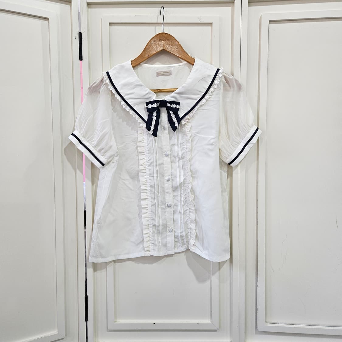 (Axes Femme Poetique)세일러카라 리본 프릴 블라우스 상품이미지1