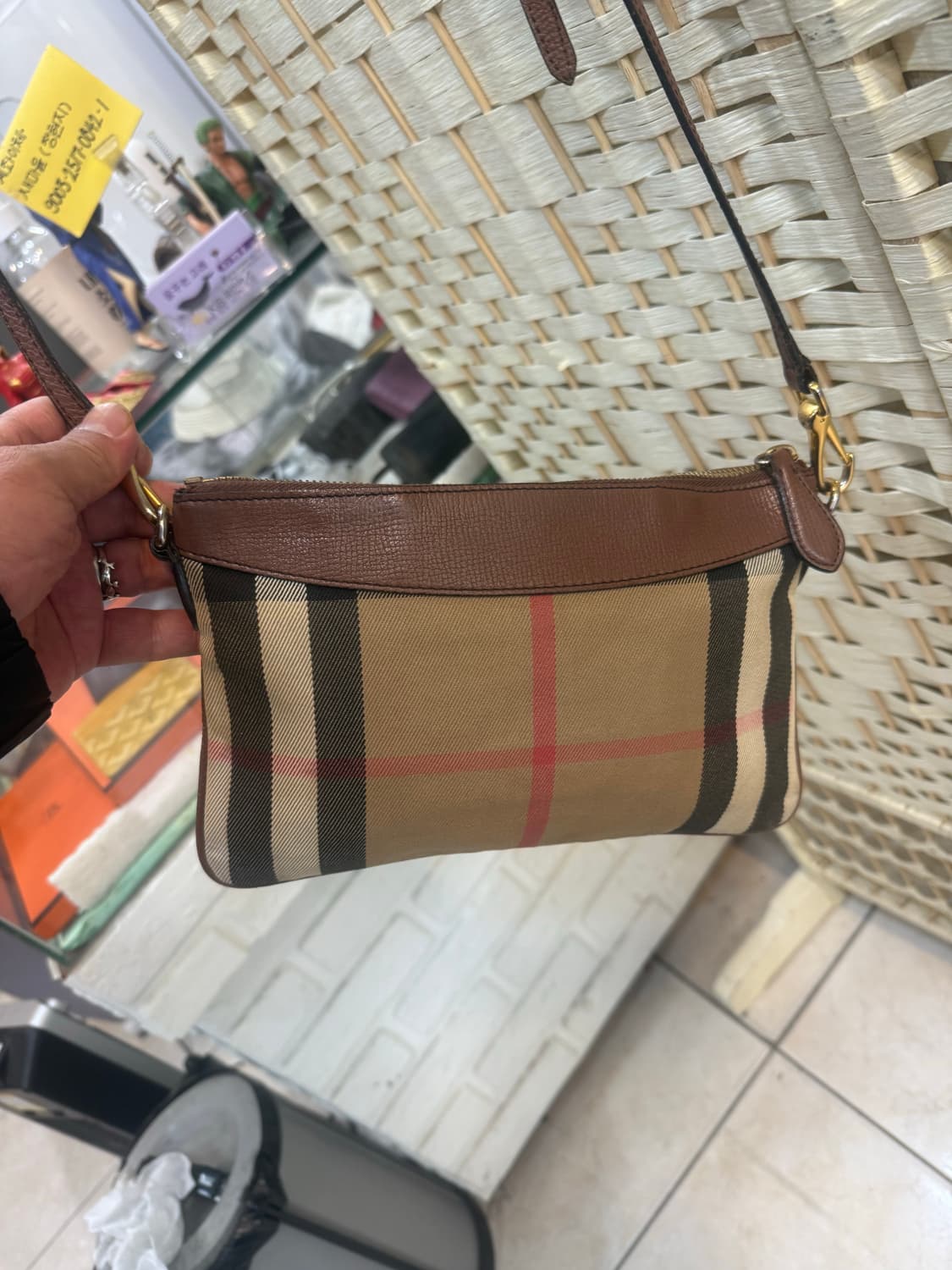 정품 버버리 페이튼 하우스체크 크로스백 팝니다 상품이미지4