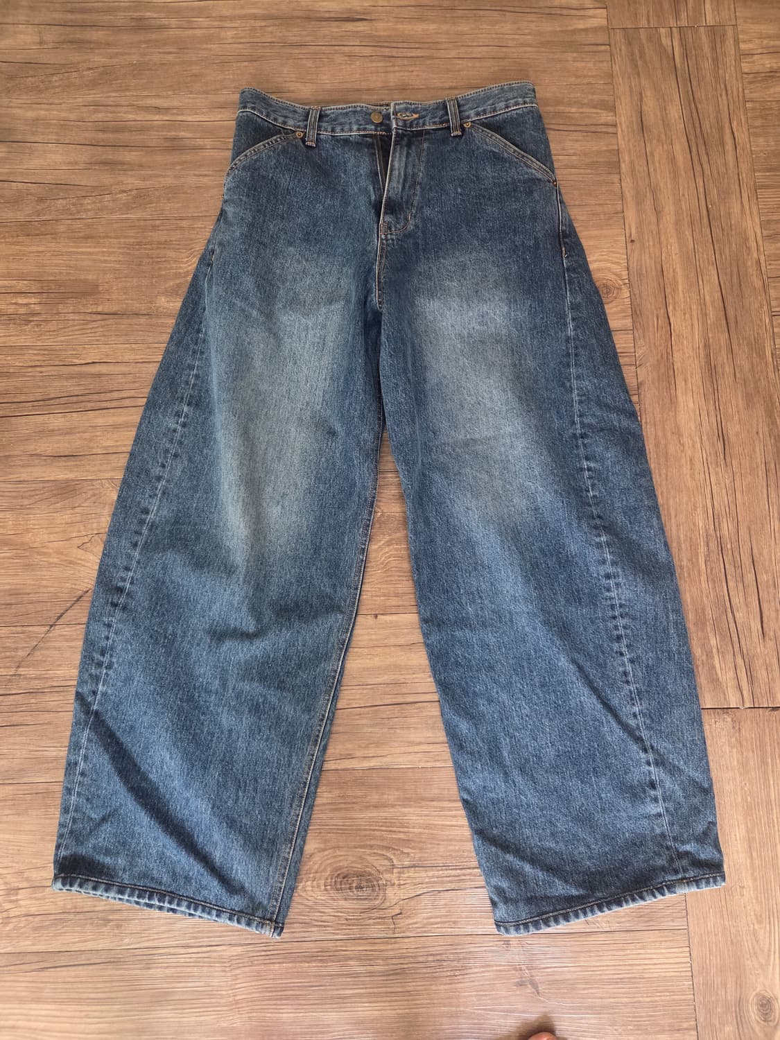 해칭룸 와이드 커브진 3사이즈 워시드블루 팝니다 상품이미지1