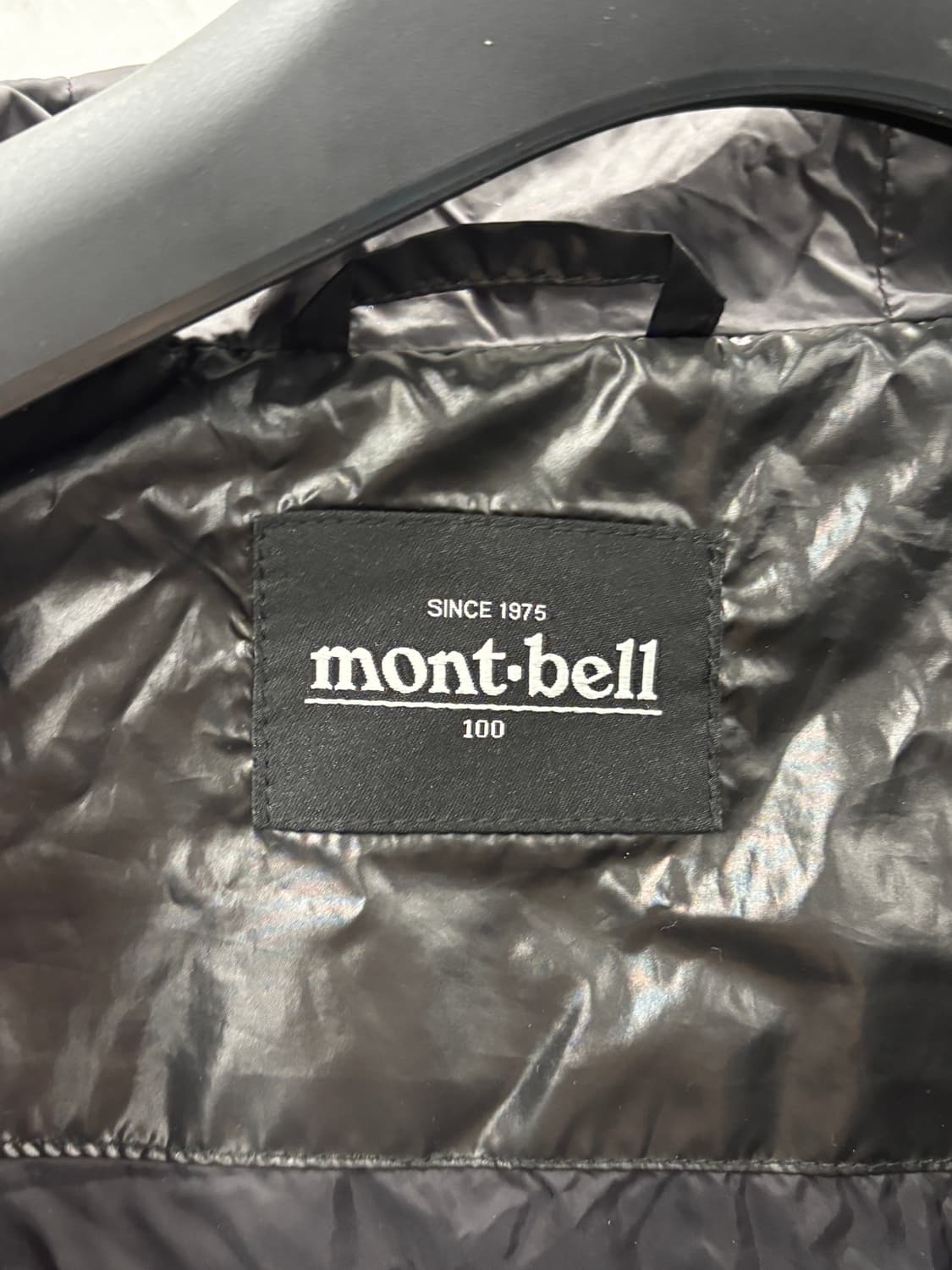 Mont-bell 몽벨 블랙 유광 패딩 100 상품이미지6