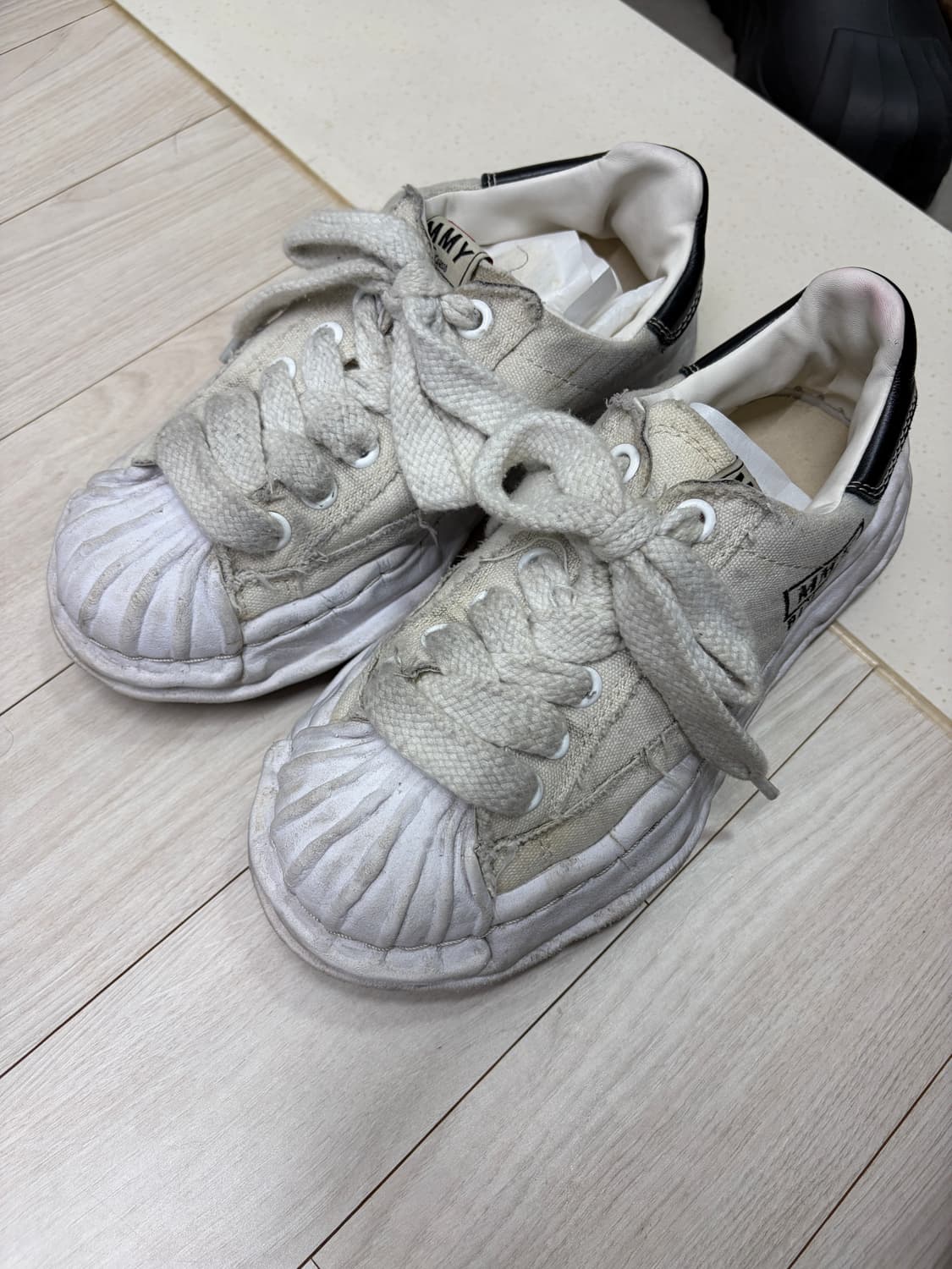 메종 미하라 야스히로 블레이키 OG 솔 캔버스 로우탑 스니커즈 화이트 상품이미지3