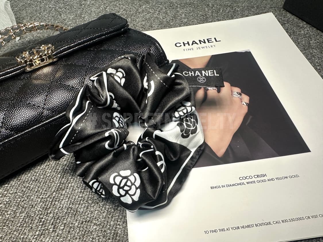 샤넬 까멜리아 헤어슈슈 블랙 상품이미지5