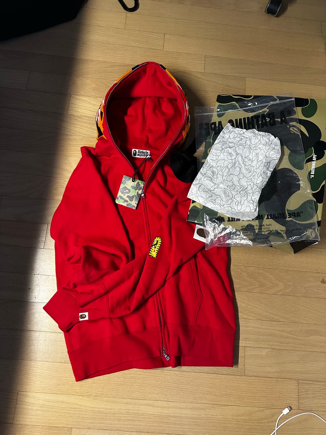 베이프 샤크 후드 새상품 상품이미지1