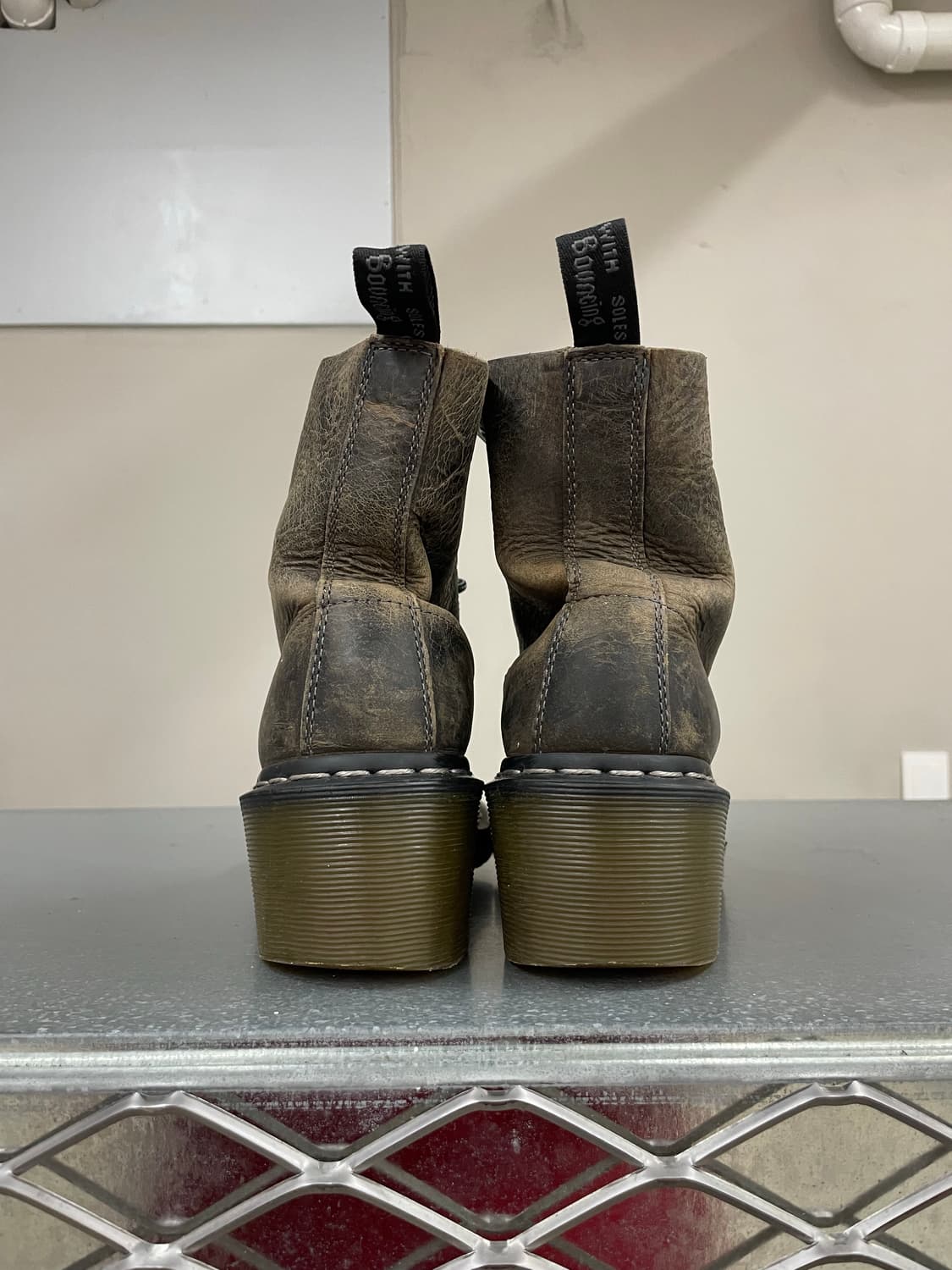 닥터마틴 다크브라운 8홀 워커 us5 상품이미지3