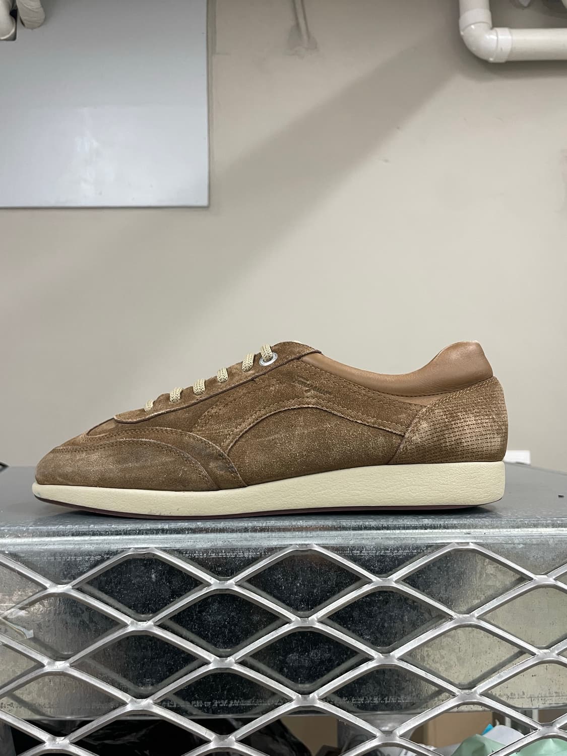 페레가모 스웨이드 스니커즈 8.5 (gr-4626) 상품이미지1