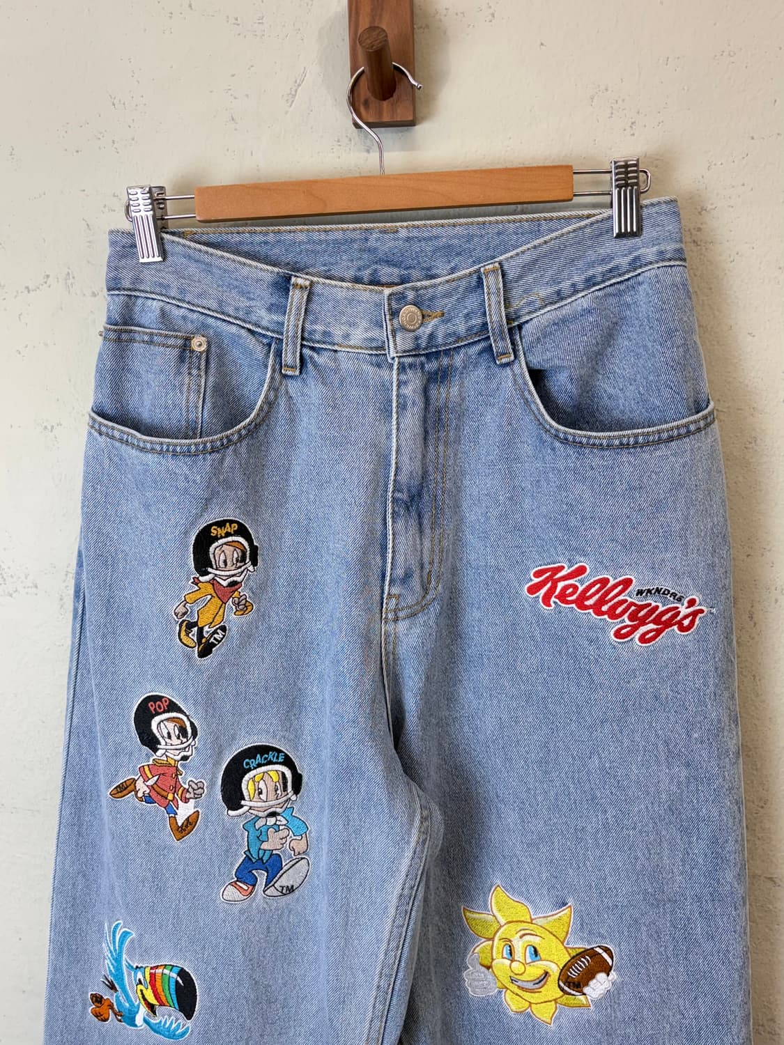 위캔더스 켈로그 패치 데님 팬츠 상품이미지3