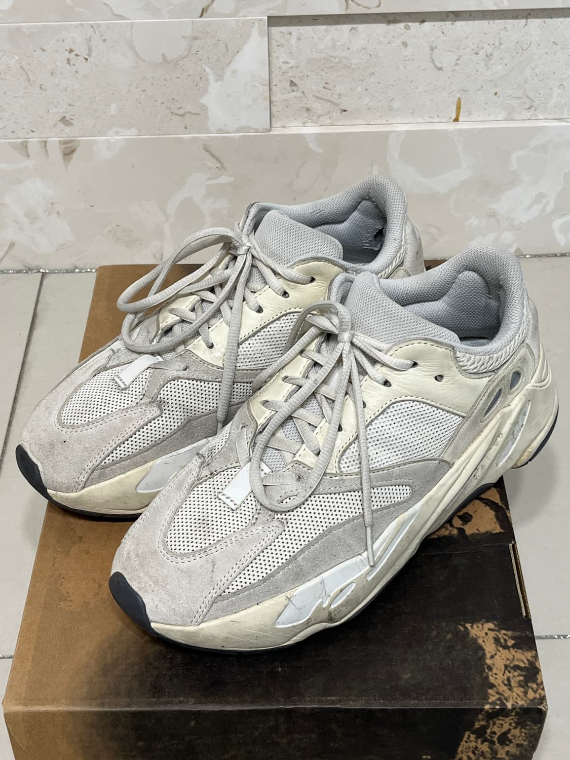 275) 이지부스트 700 아날로그 상품이미지2