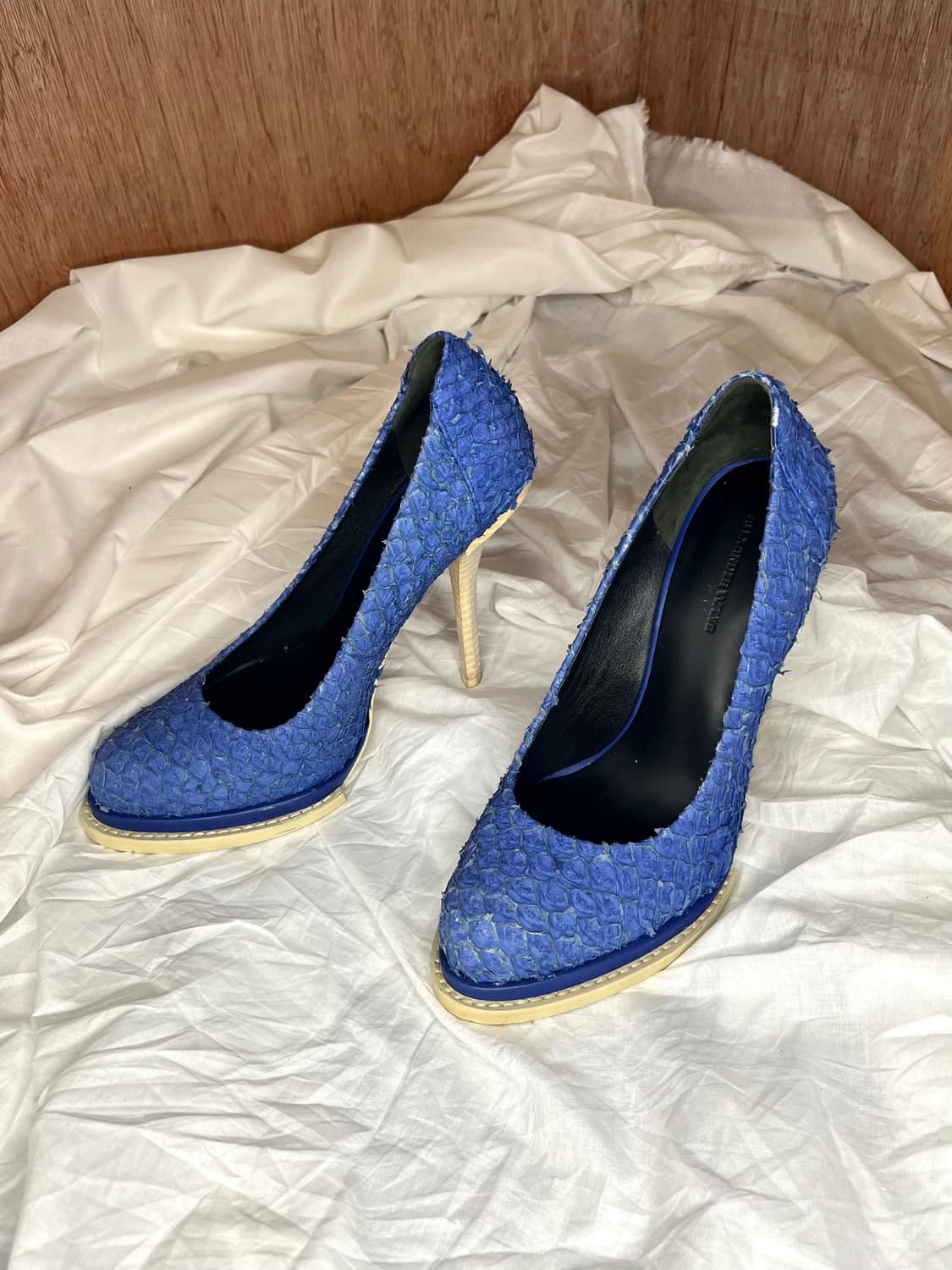 알렉산더 왕 텍스처 힐 펌프스 상품이미지1