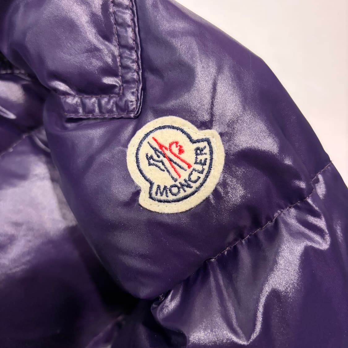 [2] 몽클레어 유광 퍼플 다운 패딩 자켓 D123 상품이미지4