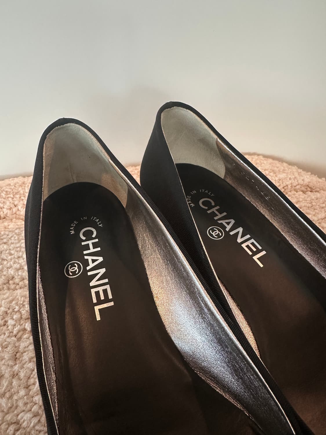 정품 샤넬 까멜리아 블랙 슈즈 240 상품이미지4