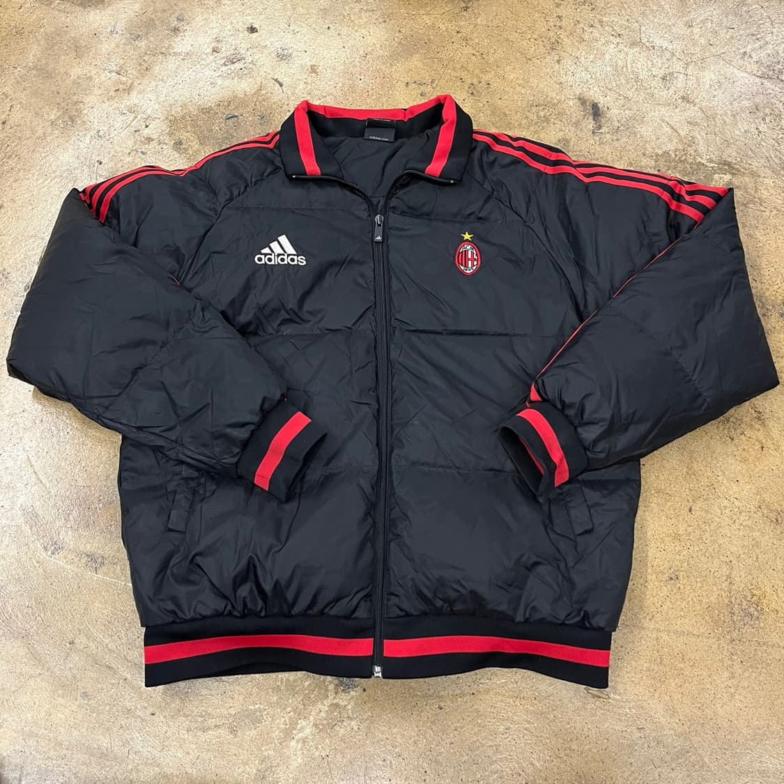 아디다스 검빨 ac밀란 블랙 레드 숏패딩 100 상품이미지2