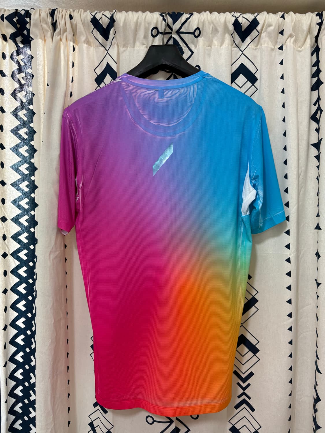 소어러닝 맨즈 프린티드 테크 티 레인보우 상품이미지4