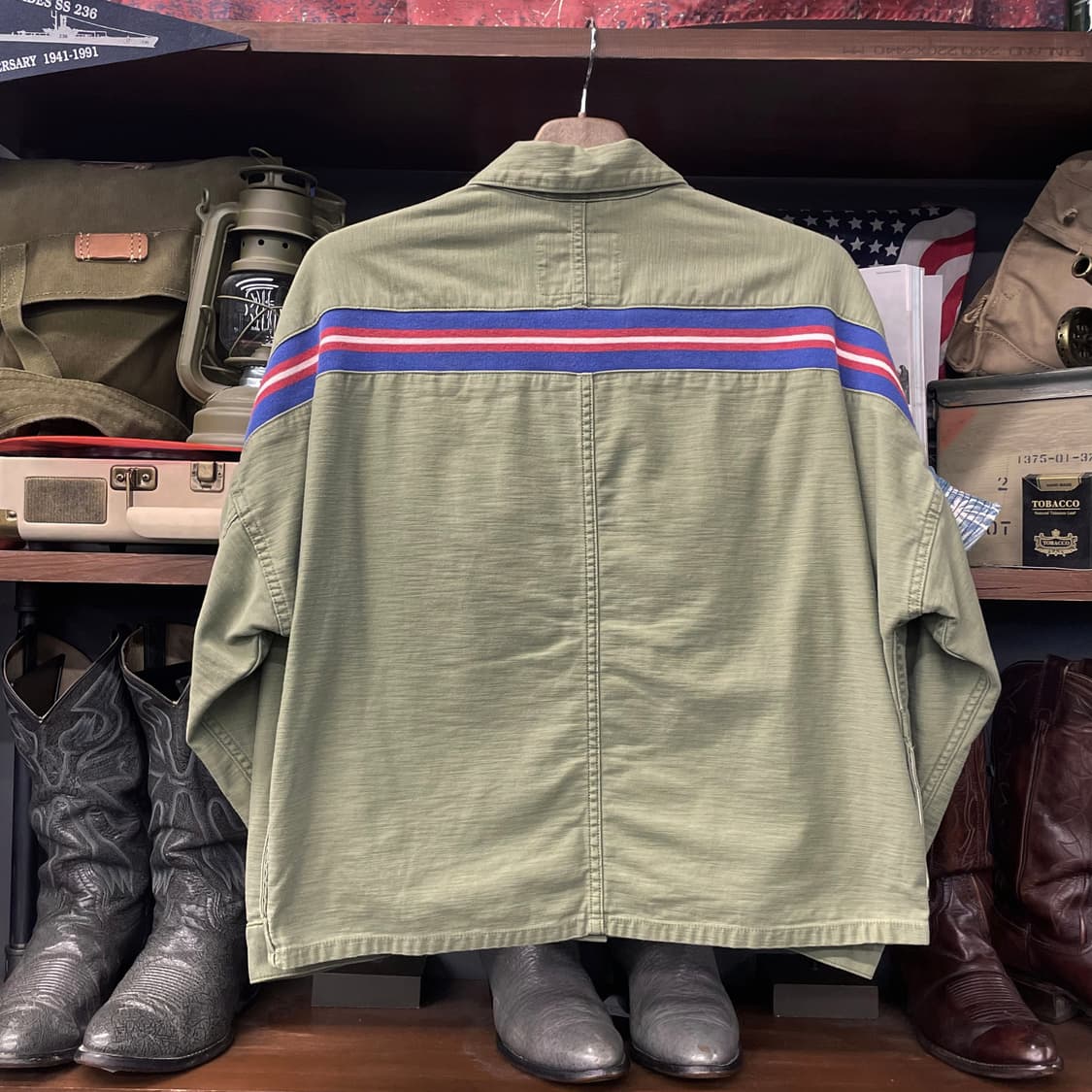 리바이스 밀리터리 트랙 크롭 사이드라인 자켓 N117 상품이미지2