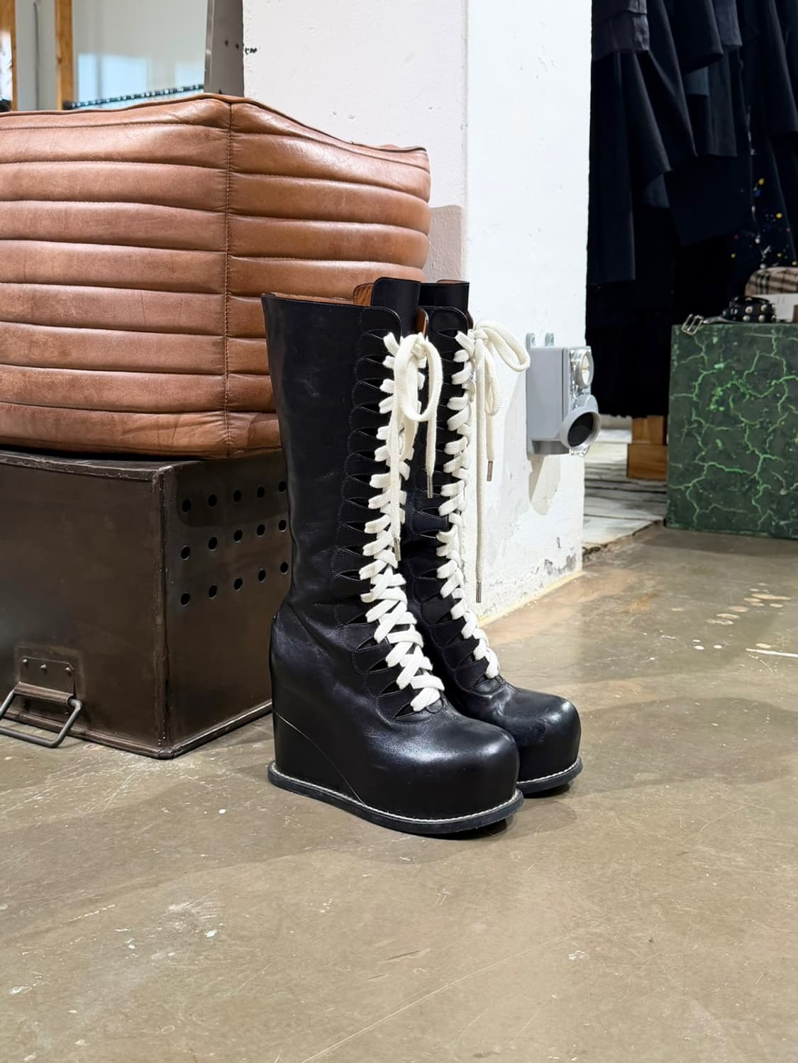 지방시 블랙 레더 레이스업 플랫폼 부츠 상품이미지1