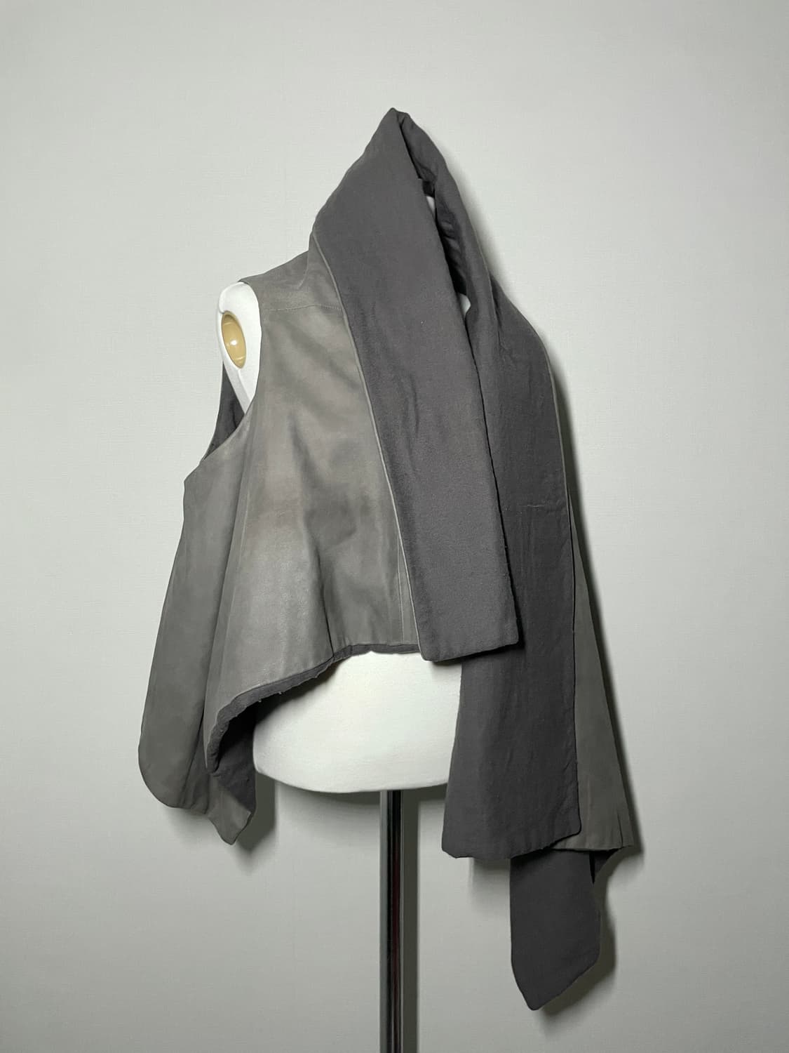 앤 드뮐미스터 레더 비대칭 베스트 상품이미지2