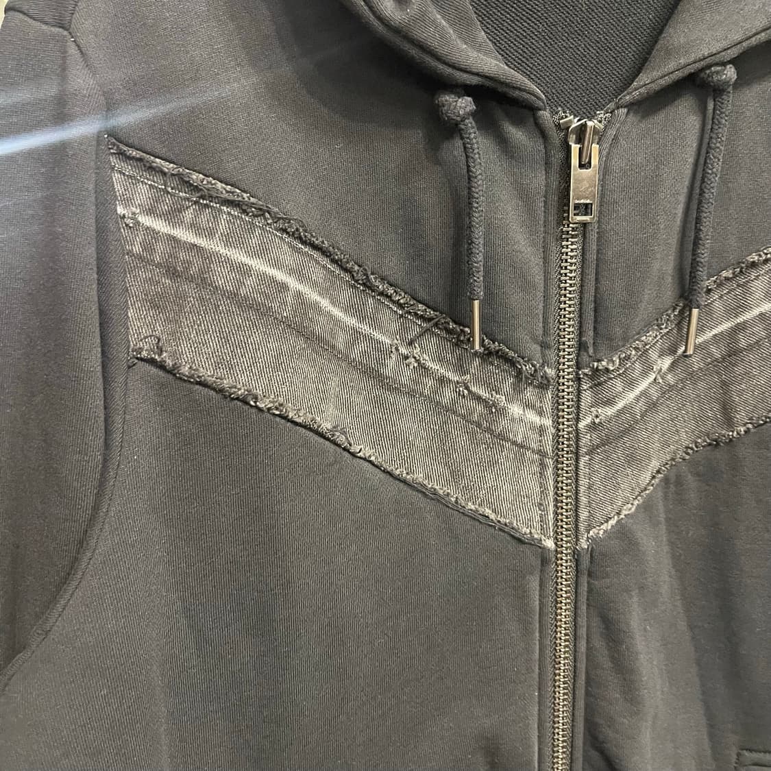 DIESEL V라인 데님 배색 컷오프 후드 집업 상품이미지6
