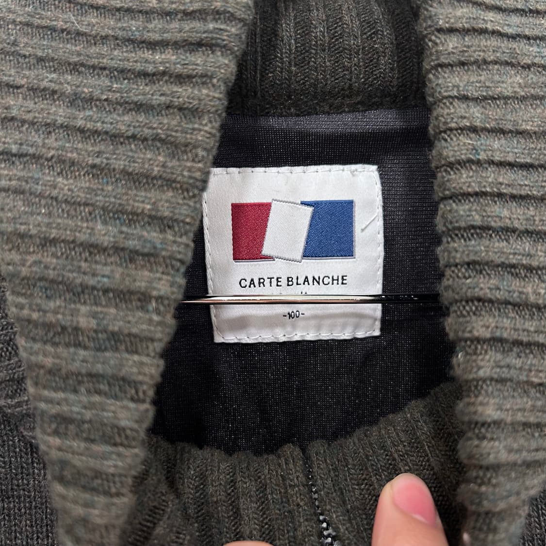 까르테 블랑슈 숄더패치 울 하이넥 니트집업 상품이미지3