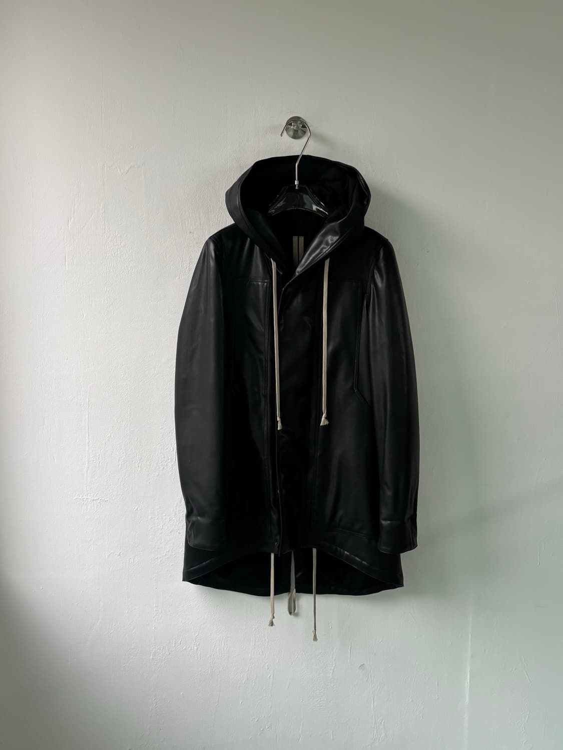 릭오웬스 20FW 비건 레더 피쉬테일 파카 상품이미지6