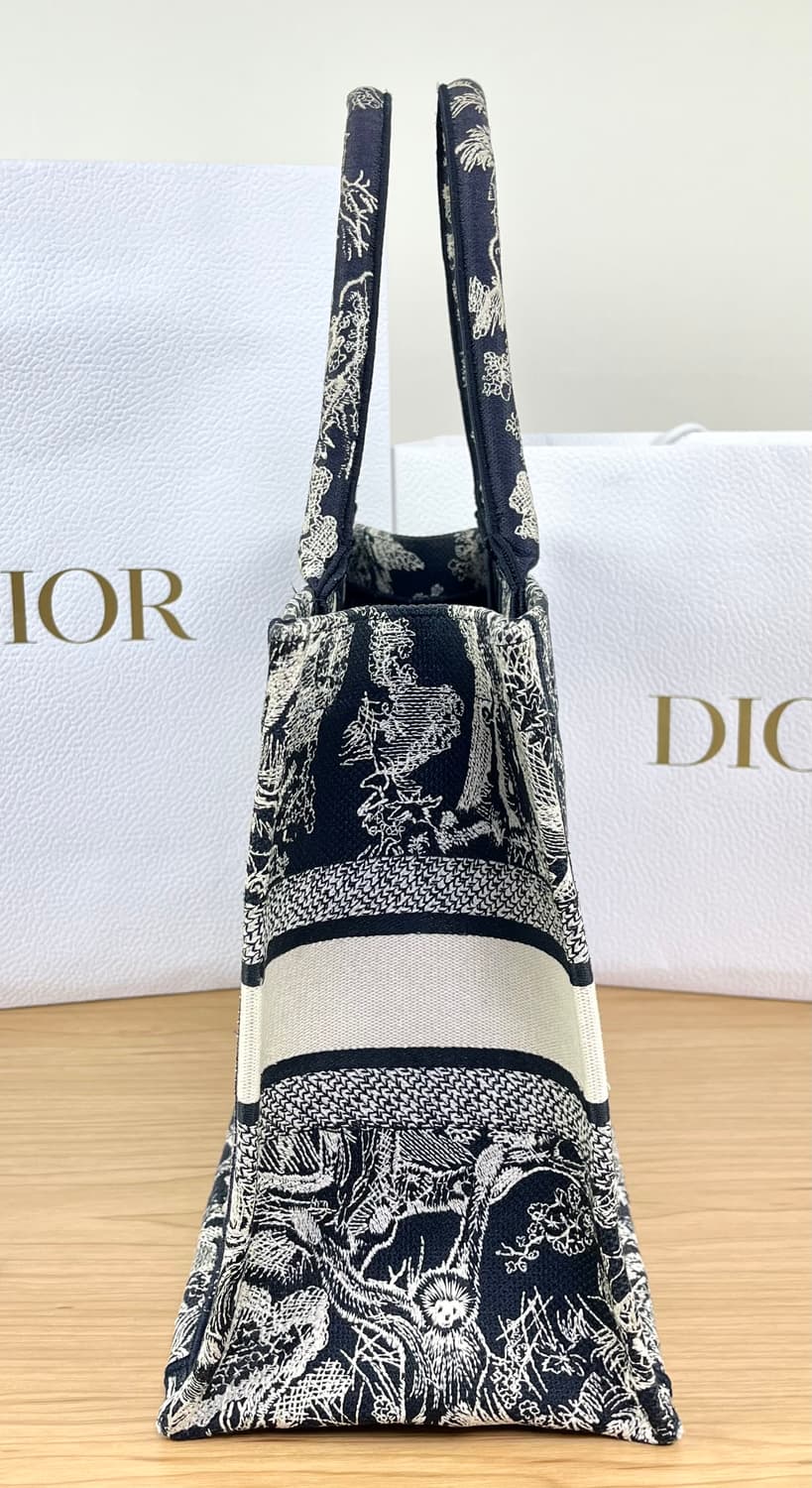 디올 북토트백  상품이미지3