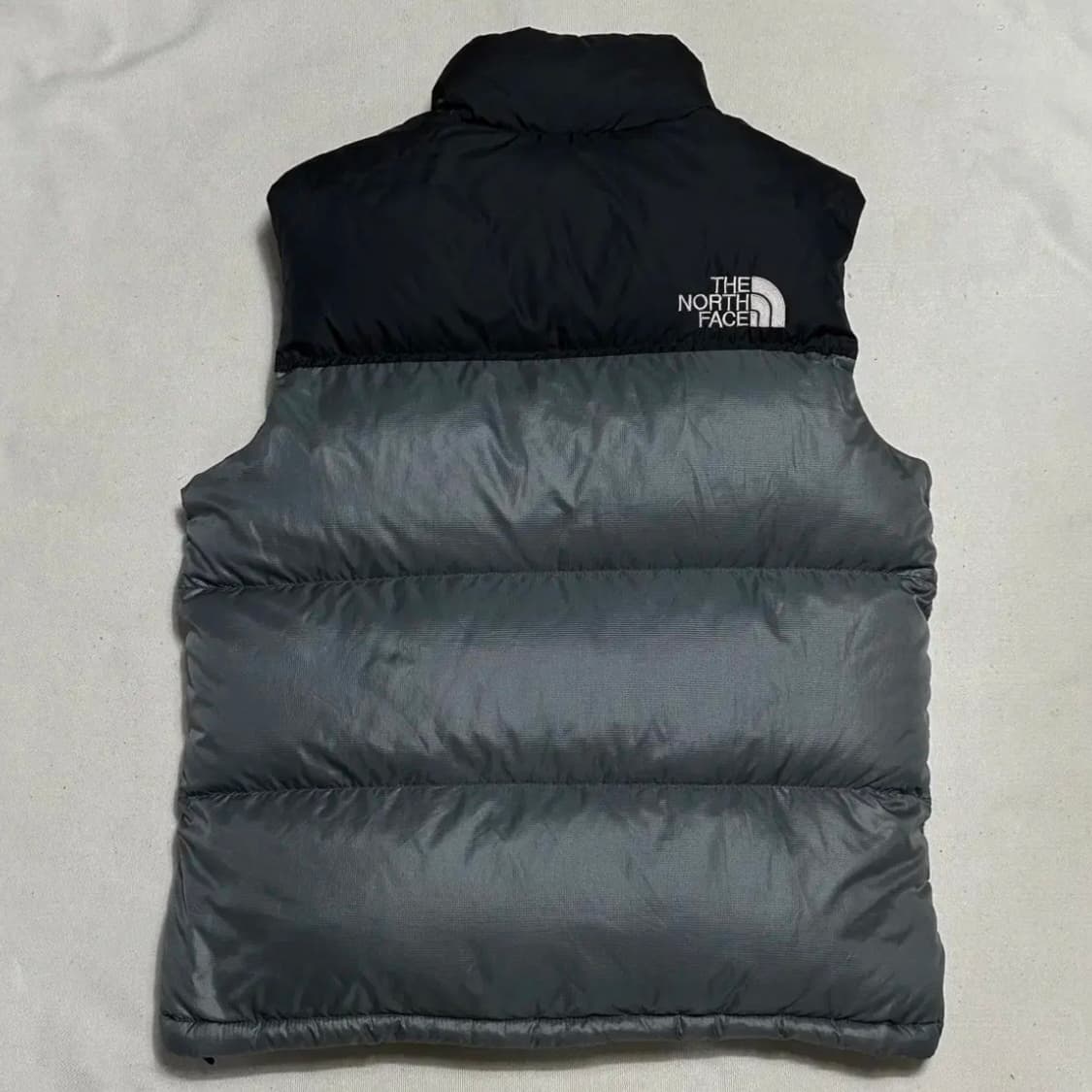 노스페이스 그레이 블랙 배색 700 눕시 패딩조끼 상품이미지3