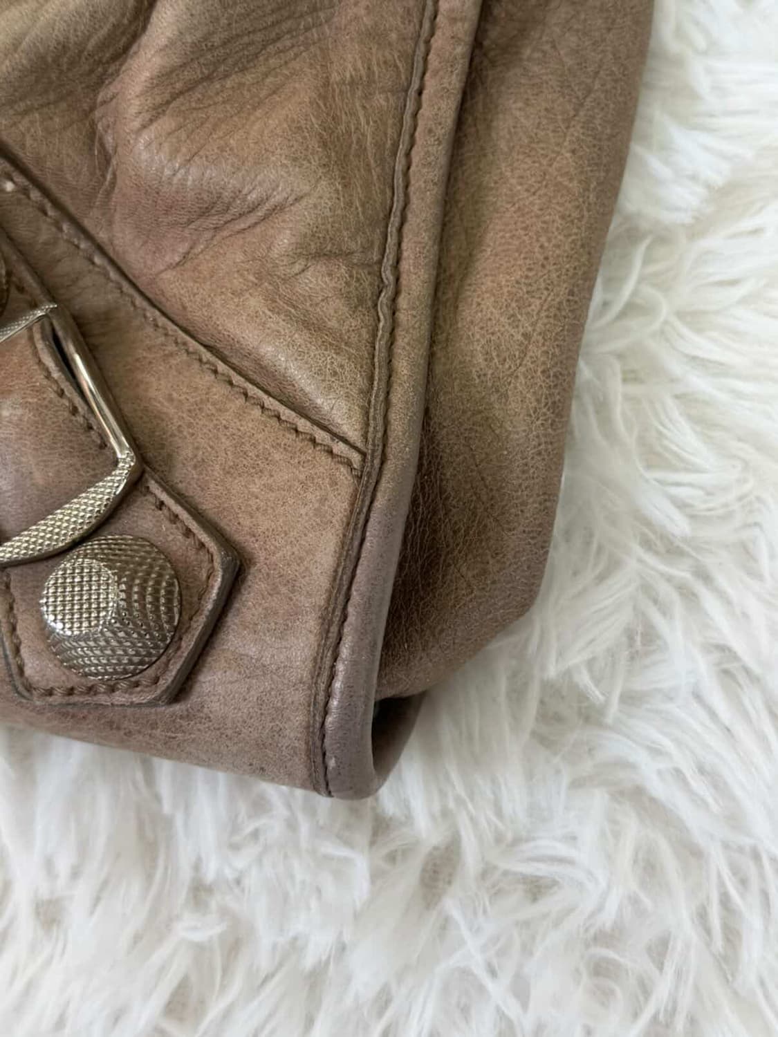 발렌시아가 모터백 모카 자이언트 스터드  상품이미지9