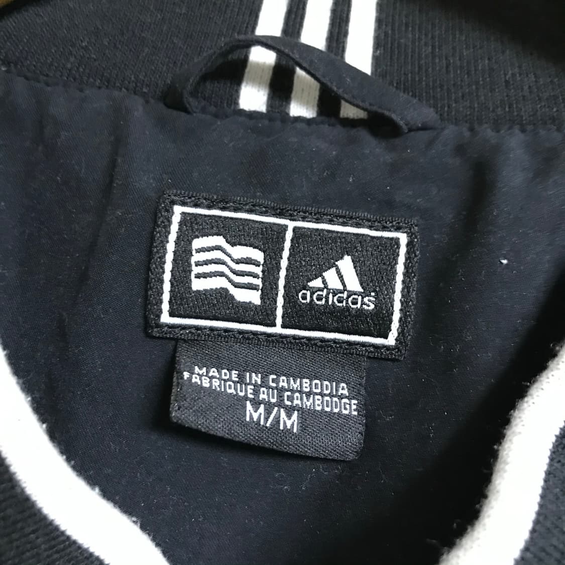 아디다스 브이넥 검정 웜업자켓 상품이미지3