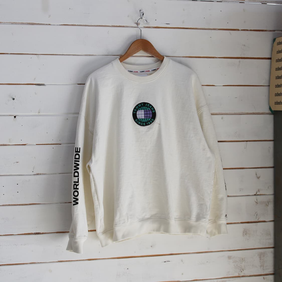 (착용컷) TOMMY JEANS 스웻 셔츠 (남성용 103) 상품이미지1