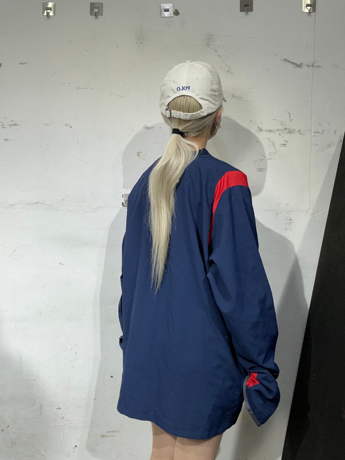 아식스 네이비 올드스쿨 오버핏 웜업 바람막이 긴팔티 105 상품이미지3