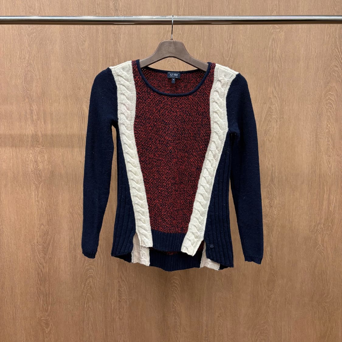 아르마니 진스 긴팔 니트 컬러 배색 케이블 언밸런스 커팅 디테일 네이비 상품이미지2