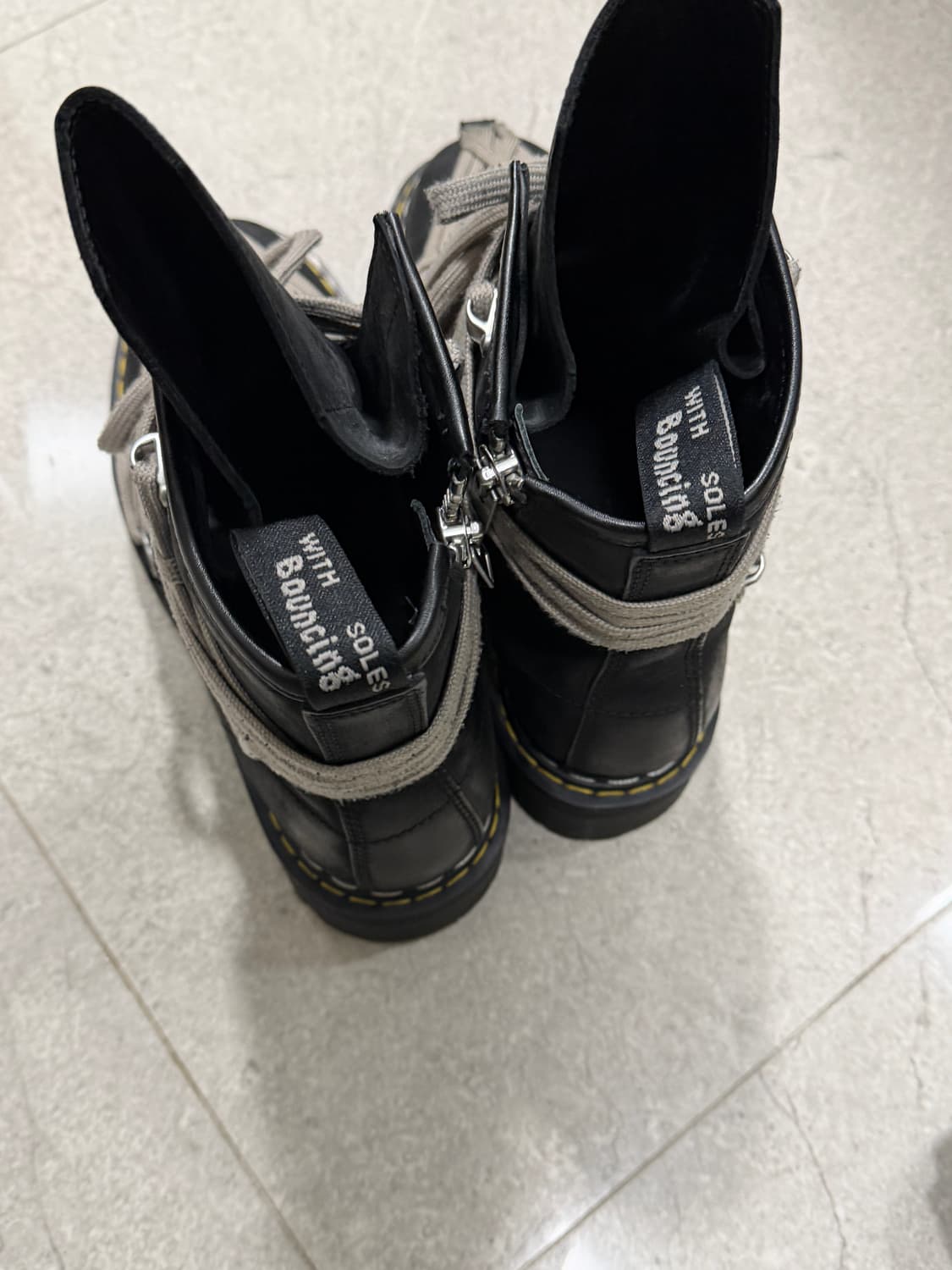 uk9 닥터마틴 x 릭 오웬스 1460 쿼드 솔 메가 레이스 부츠 블랙o 상품이미지3