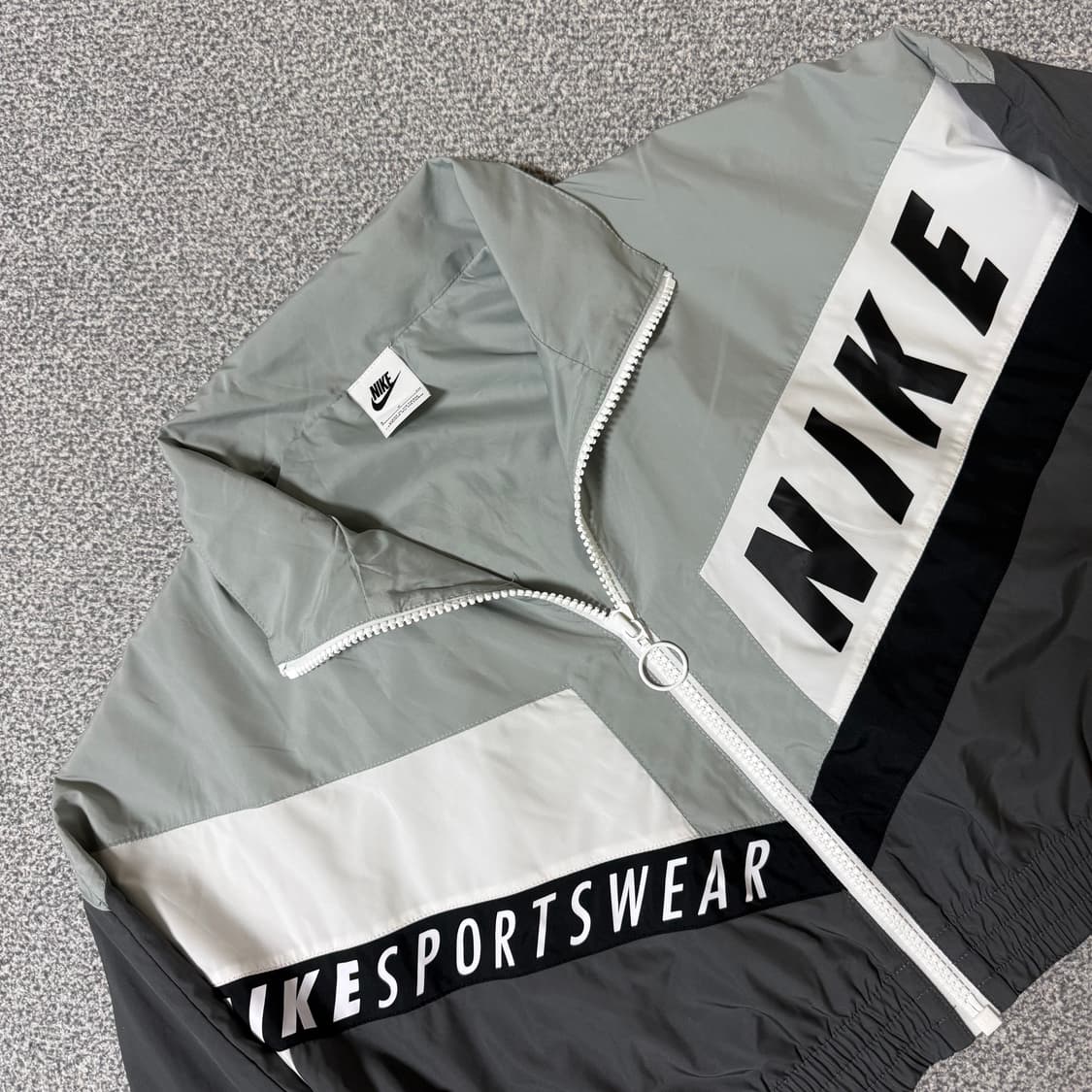 [정가 12만원] 나이키 우븐 스트리트 크롭 바람막이 상품이미지4