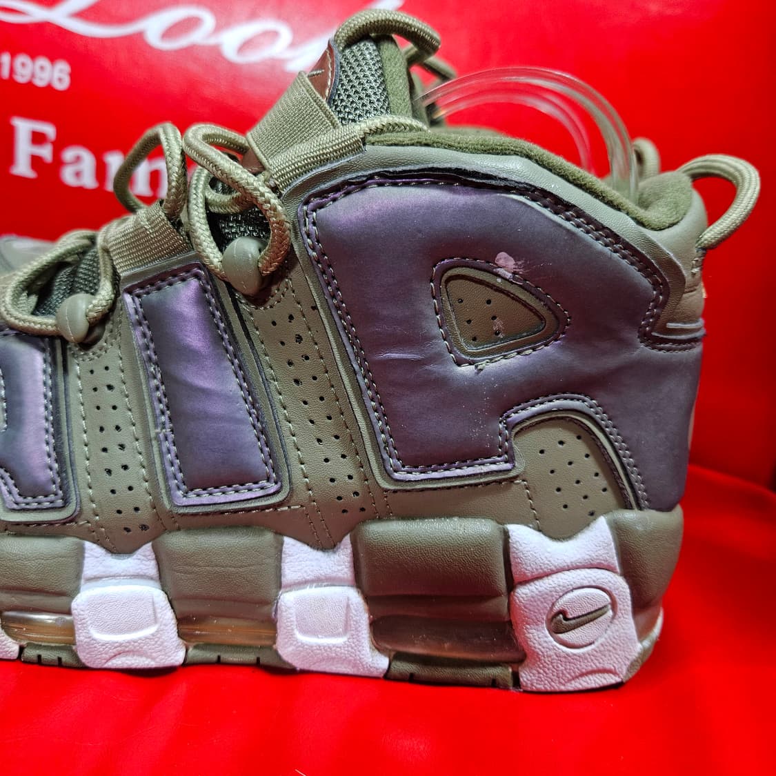 나이키(Nike) 에어모어 업템포 이리디센트 275size 상품이미지3