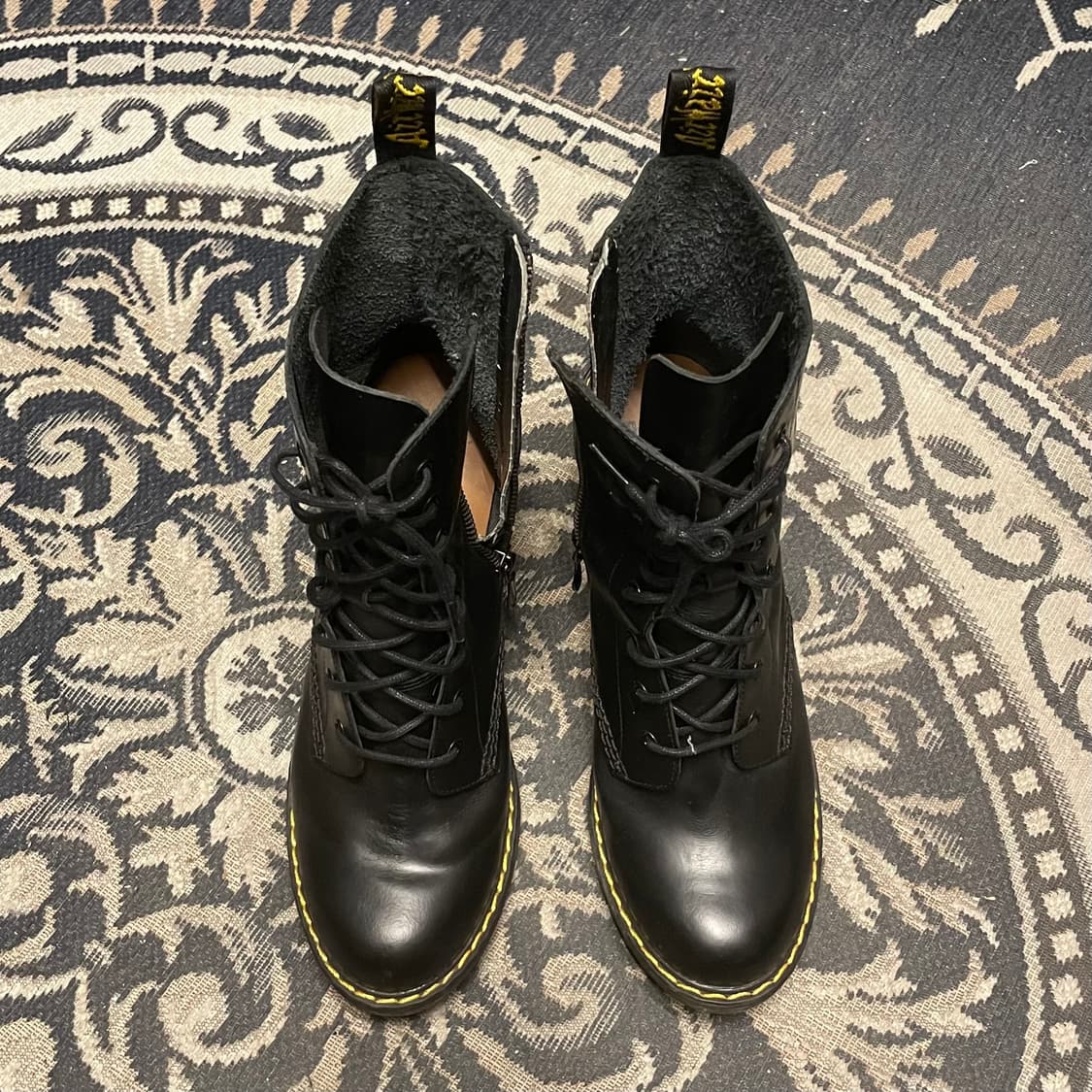 닥터마틴 (우먼) 새디 블랙 힐 부츠 상품이미지2