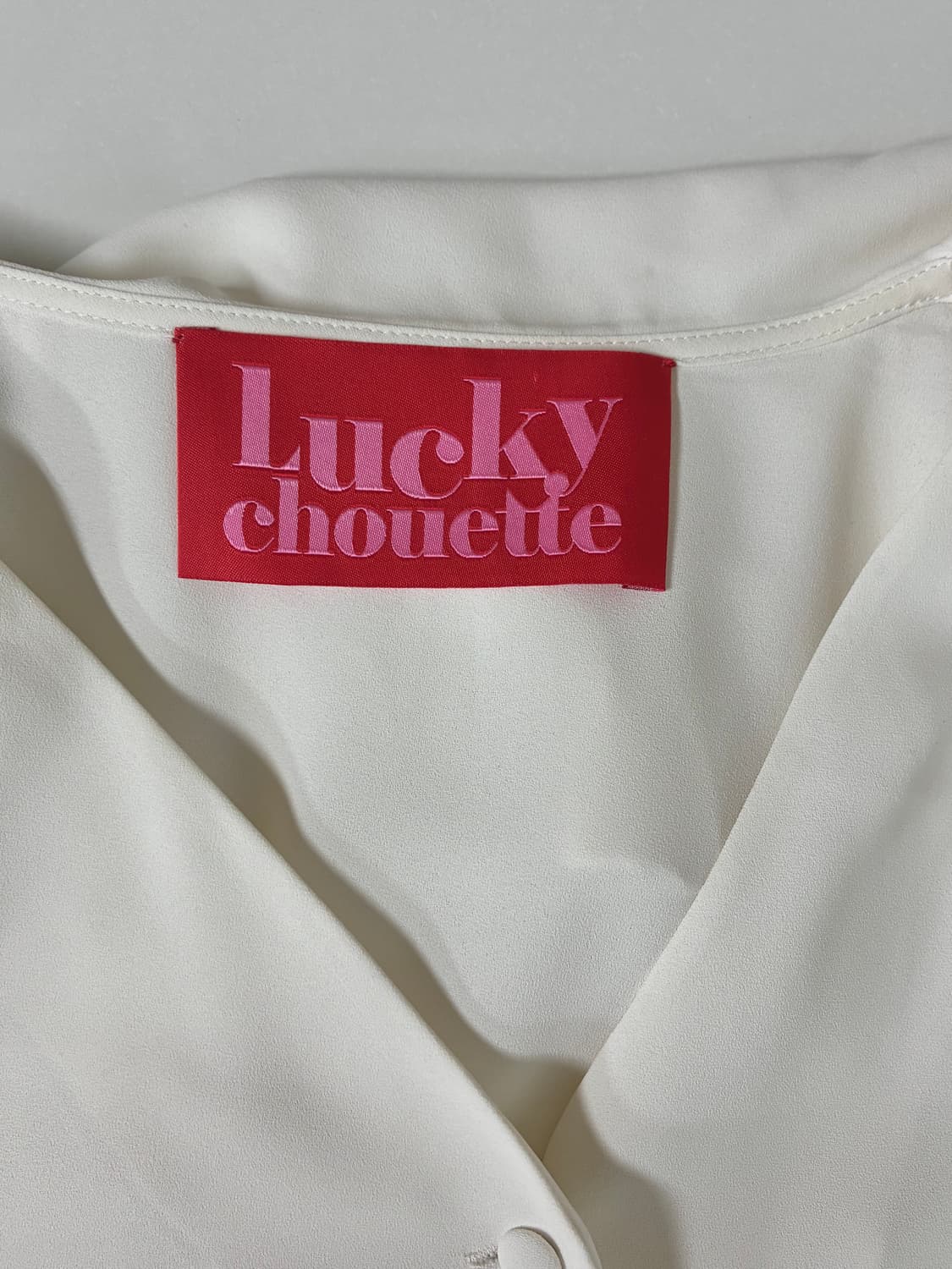 38) 럭키슈에뜨 세일러 카라 핀턱 블라우스 아이보리 상품이미지5