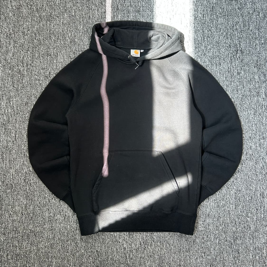칼하트 wip 소매로고 체이스 블랙 후드티 상품이미지1