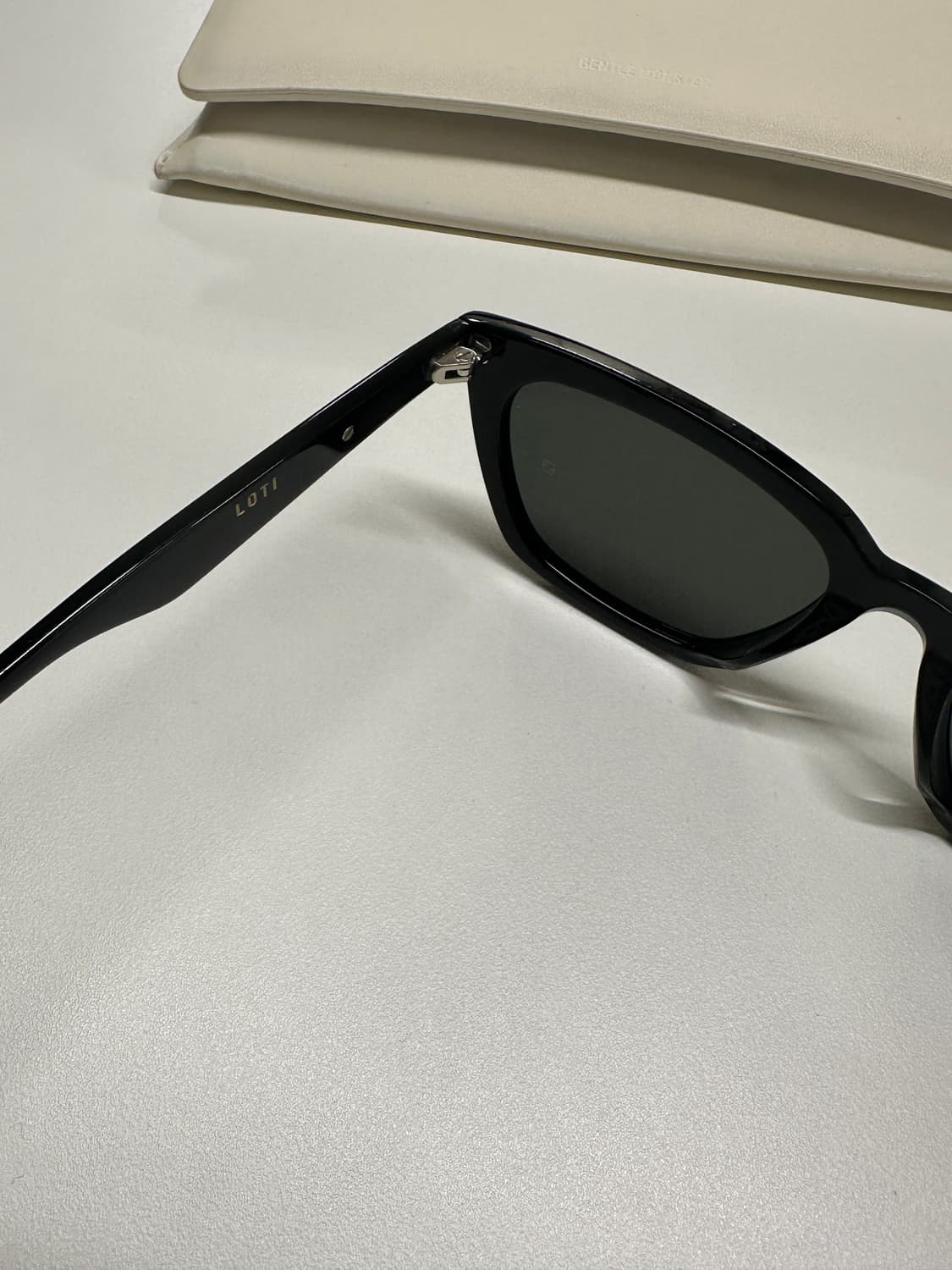 젠틀몬스터 Loti 01 블랙 상품이미지7