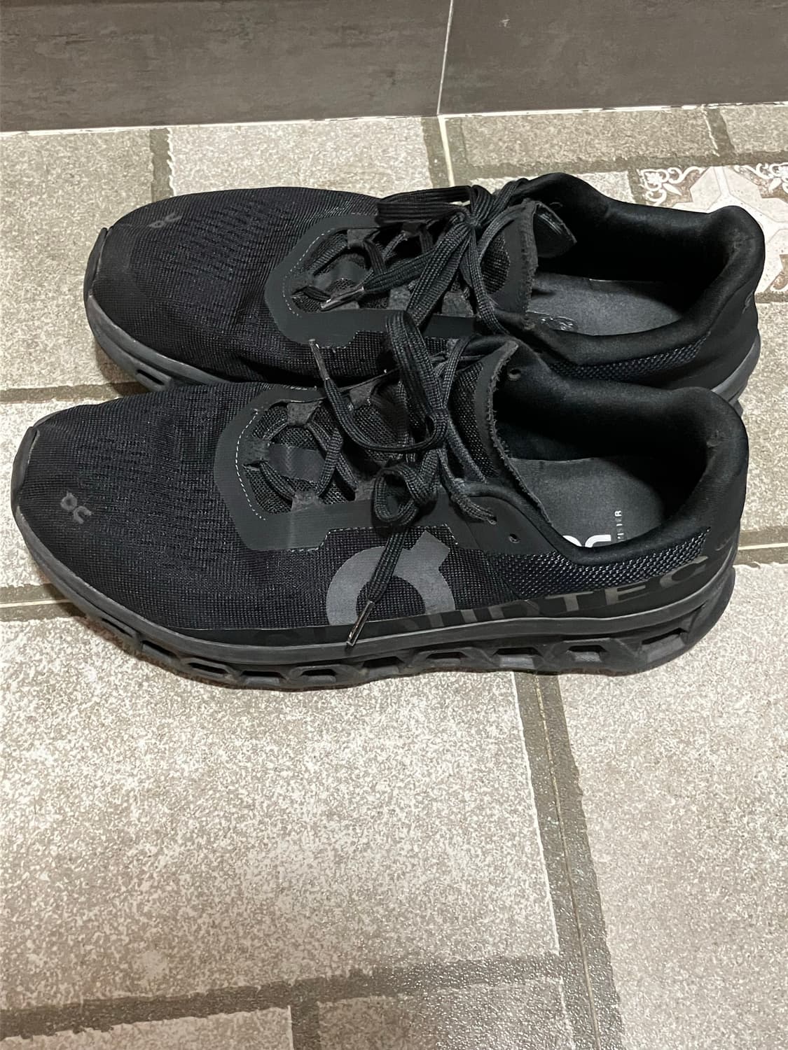 온러닝 클라우드 몬스터 285 상품이미지2