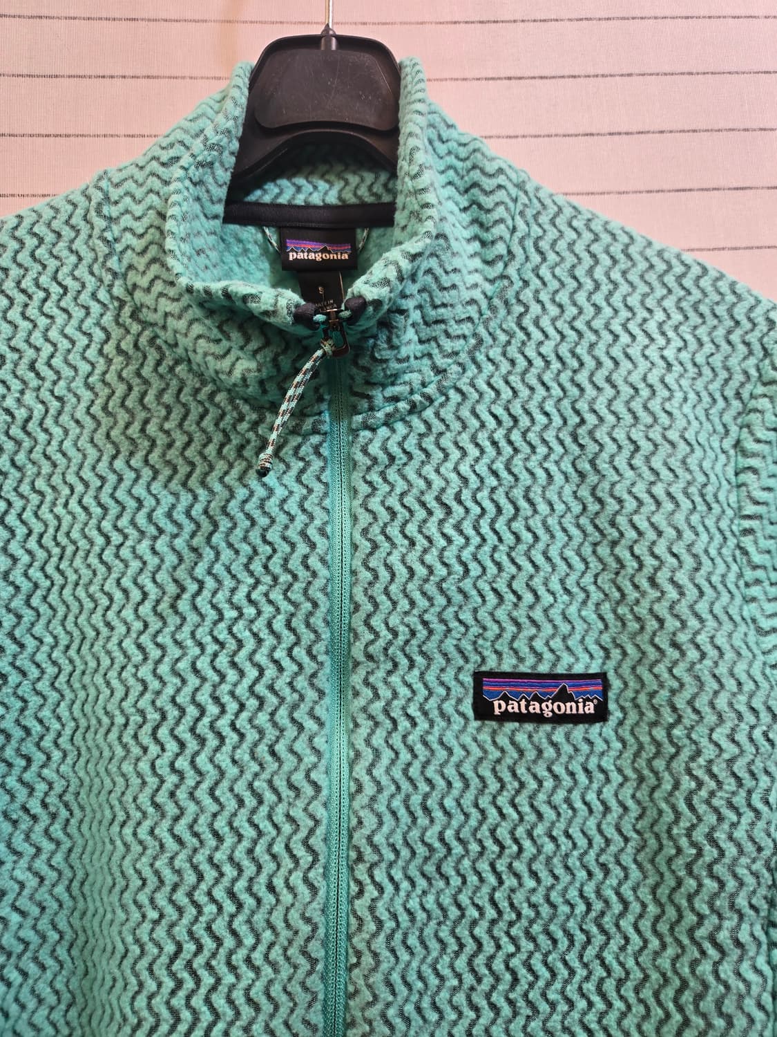 파타고니아 R1 에어 풀오버 S 민트 상품이미지3