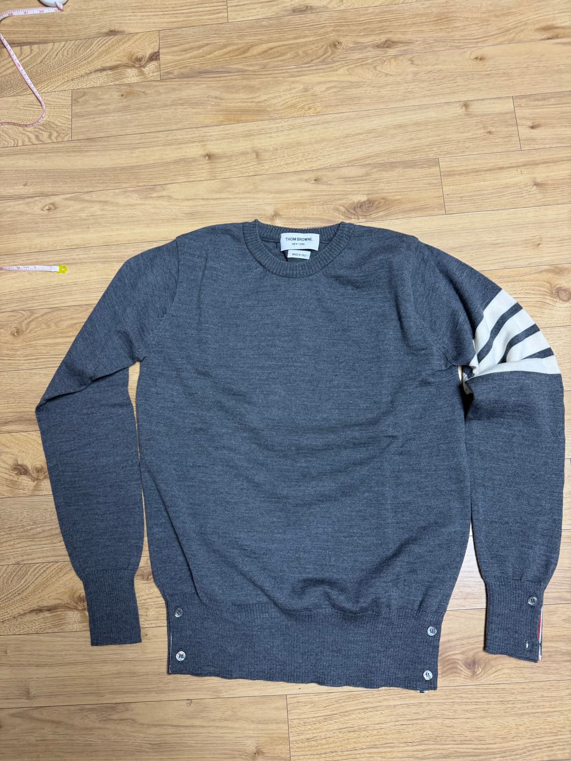 톰브라운 그레이 라운드 니트 상품이미지1