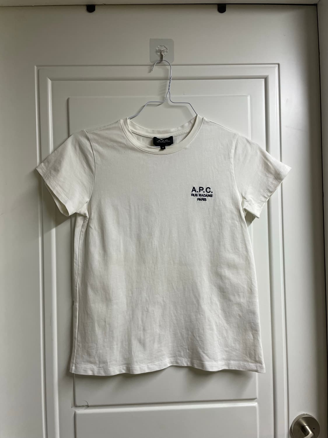 A.P.C. 아페쎄 루 마담 로고 반팔 티셔츠 상품이미지1